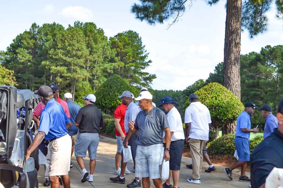 Group of participants at a RFHF golf event